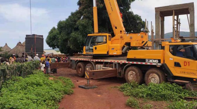 WCS Deploys a Crane to Help Mbanindou Community in Damaro Install Water Tower